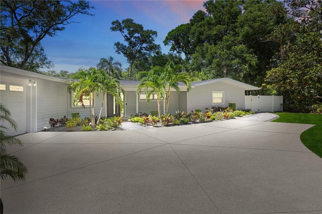 5375 40TH AVENUE N ST PETERSBURG, FL 33709