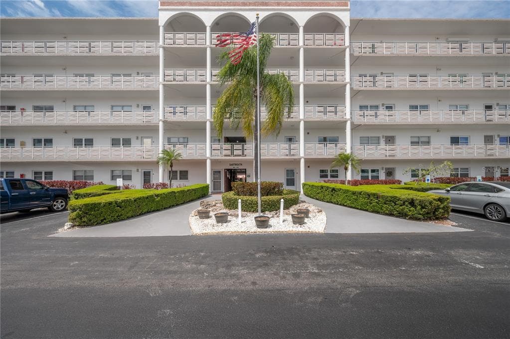 5501 80TH STREET N UNIT 506 ST PETERSBURG, FL 33709