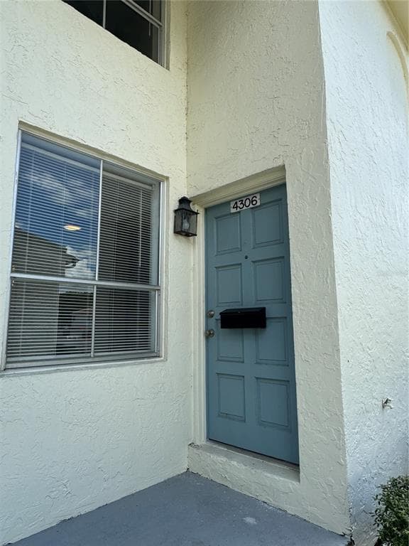 4306 LA MORA COURT TAMPA, FL 33611