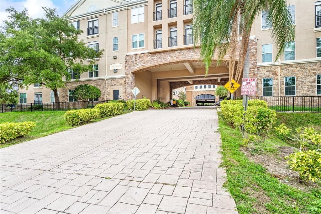 4221 W SPRUCE STREET UNIT 1221 TAMPA, FL 33607