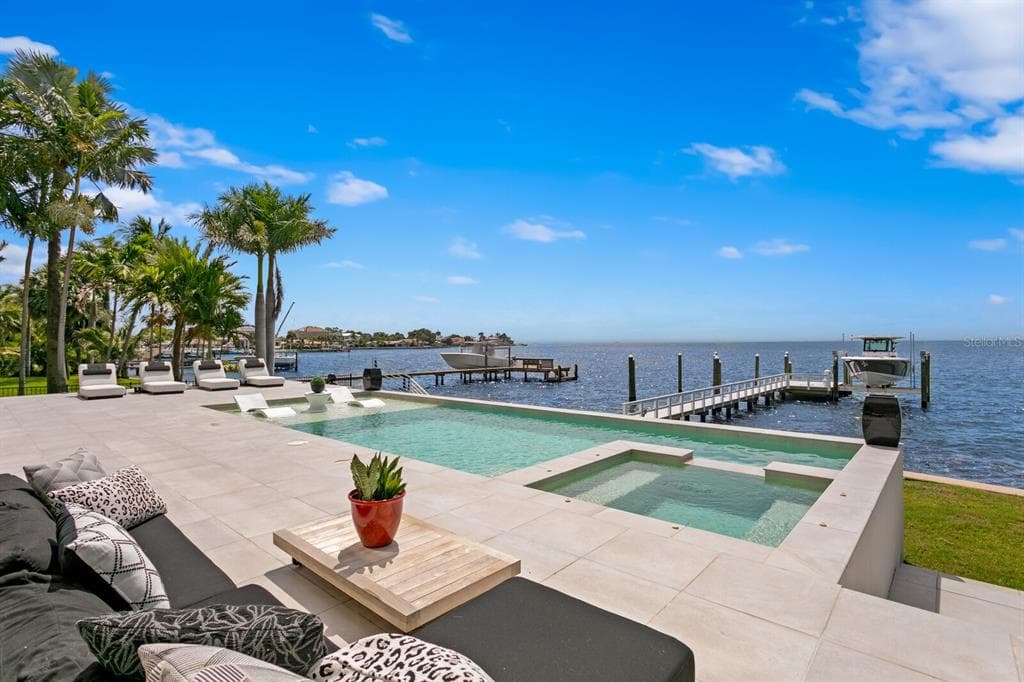 4611 BAYSHORE BOULEVARD NE ST PETERSBURG, FL 33703
