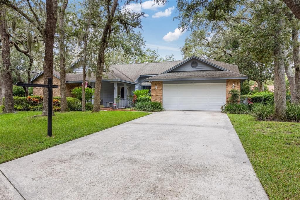 23730 OAKSIDE BOULEVARD LUTZ, FL 33559