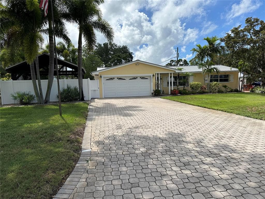 8547 136TH STREET SEMINOLE, FL 33776