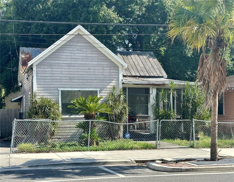 1009 E COLUMBUS DRIVE TAMPA, FL 33605