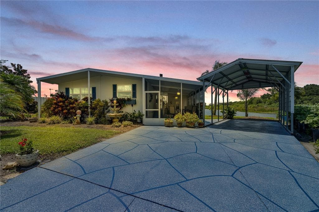 1130 PENINSULAR DRIVE LAKE WALES, FL 33853
