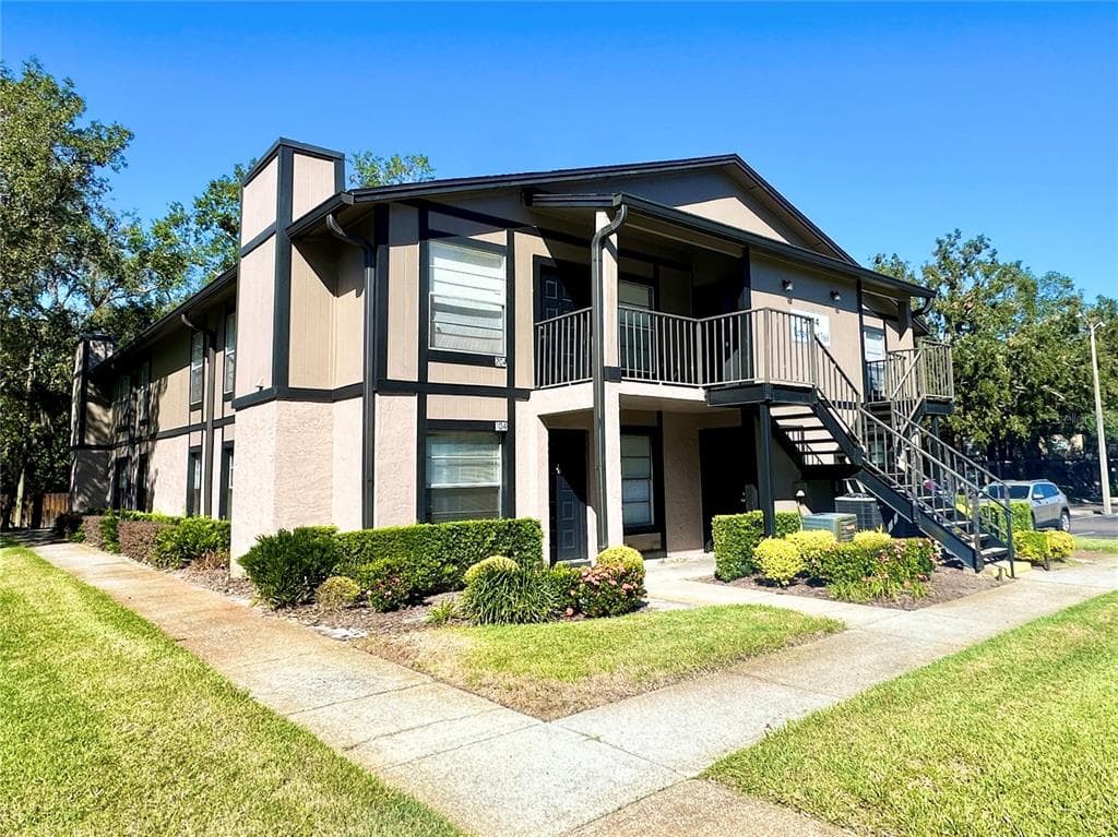 3944 TUMBLE WOOD TRAIL UNIT 104 TAMPA, FL 33613