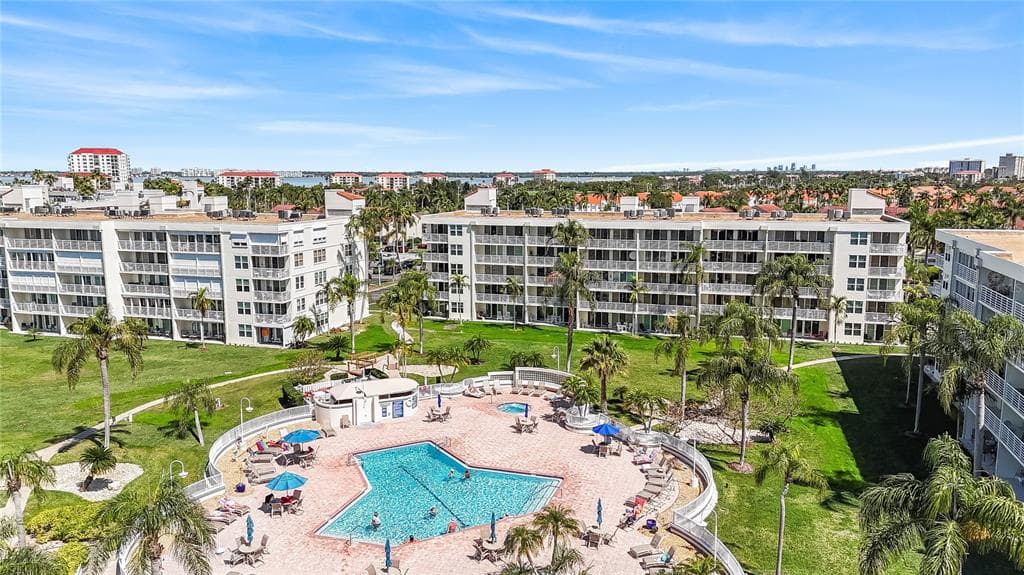 6021 BAHIA DEL MAR CIRCLE UNIT 140 ST PETERSBURG, FL 33715