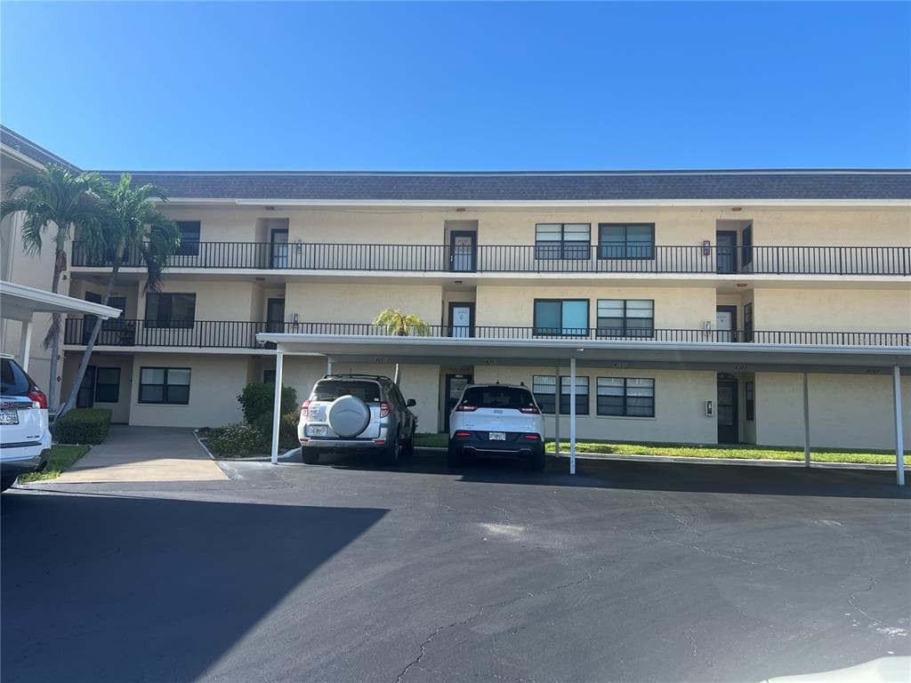 12300 VONN ROAD UNIT 4204 LARGO, FL 33774