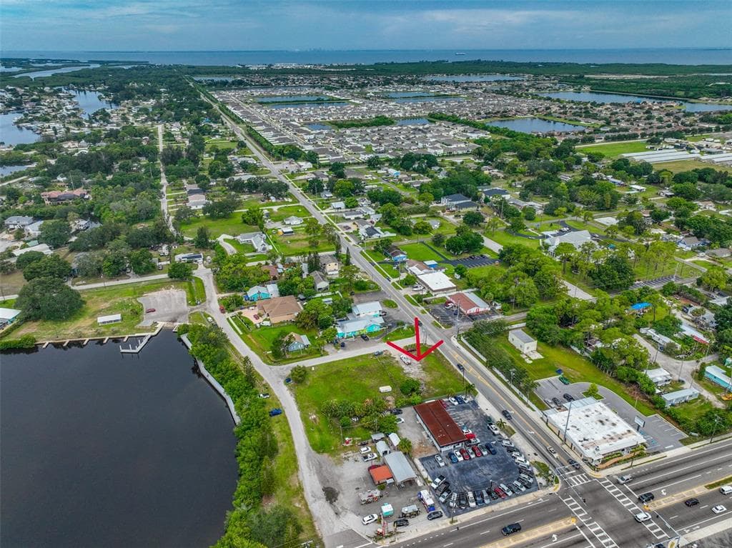 203 1ST STREET NW RUSKIN, FL 33570