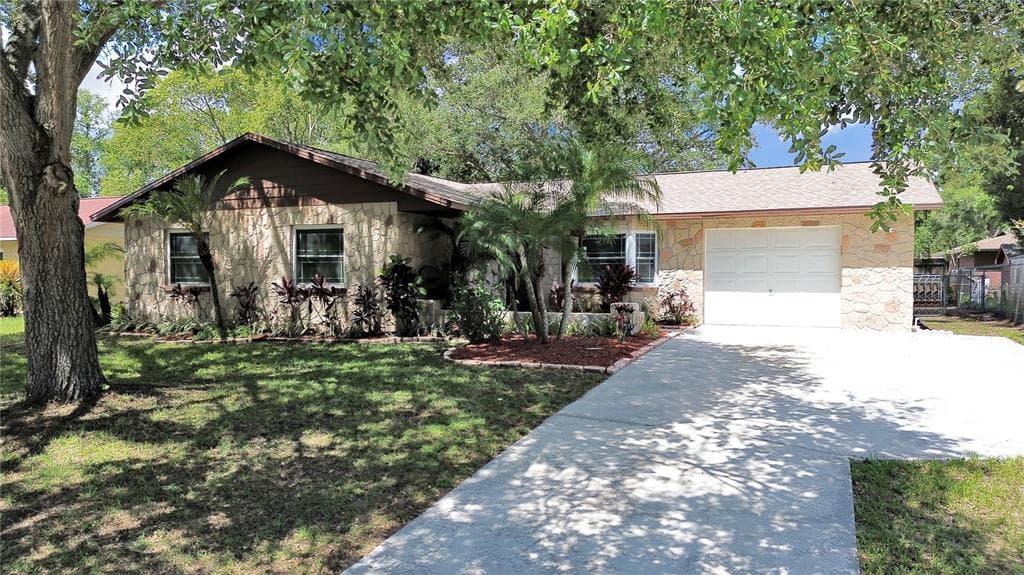 917 CHADSWORTH AVENUE SEFFNER, FL 33584