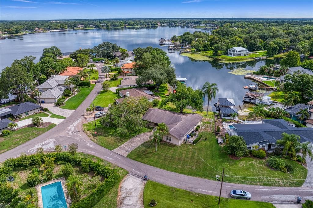 2613 CARROLL LAKE STREET TAMPA, FL 33618