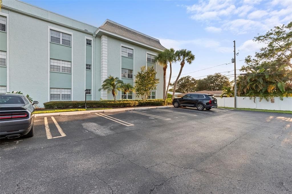 1706 BELLEAIR FOREST DRIVE UNIT 114 BELLEAIR, FL 33756
