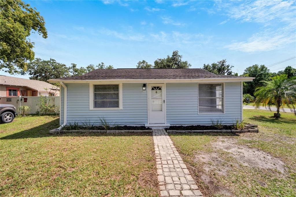 913 W CHERRY STREET PLANT CITY, FL 33563