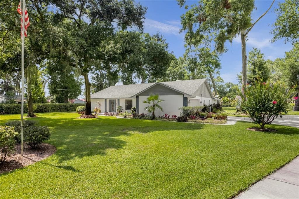 1504 BUELL COURT