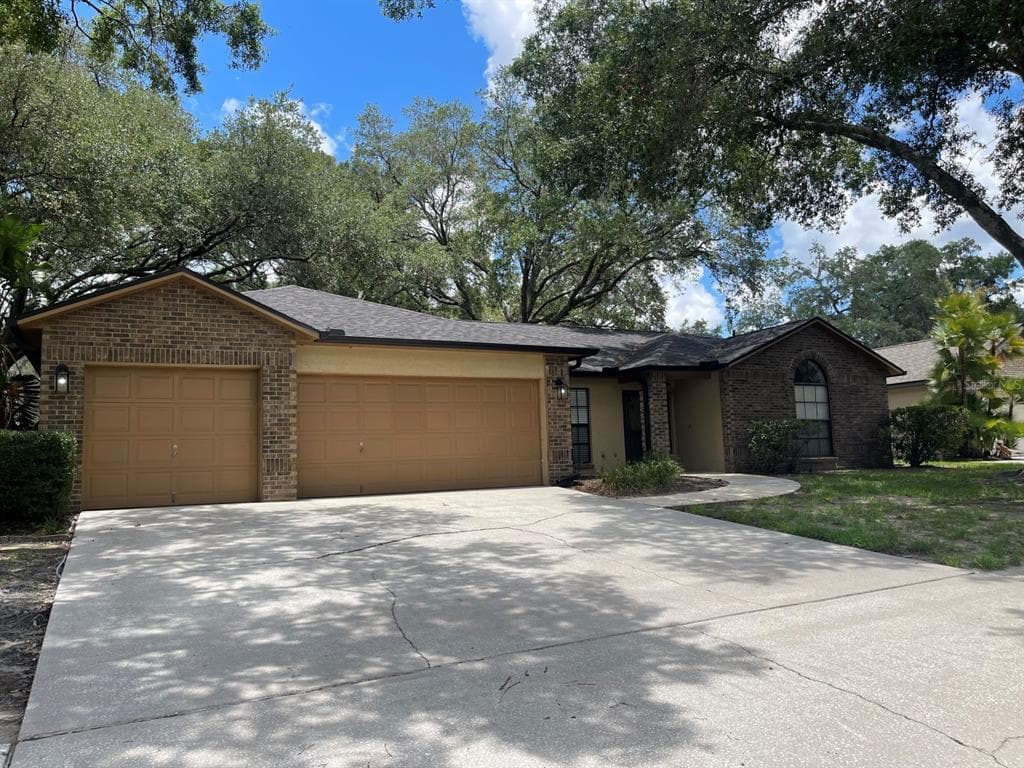 512 PINEWALK DRIVE BRANDON, FL 33510