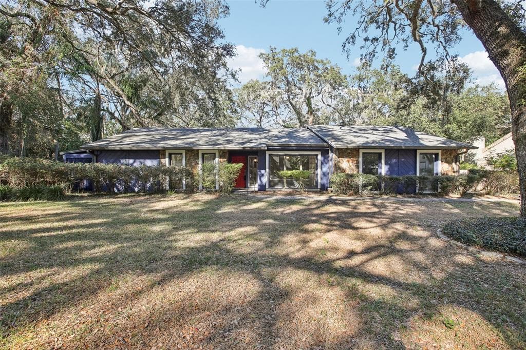 2504 HIGH OAKS LANE
