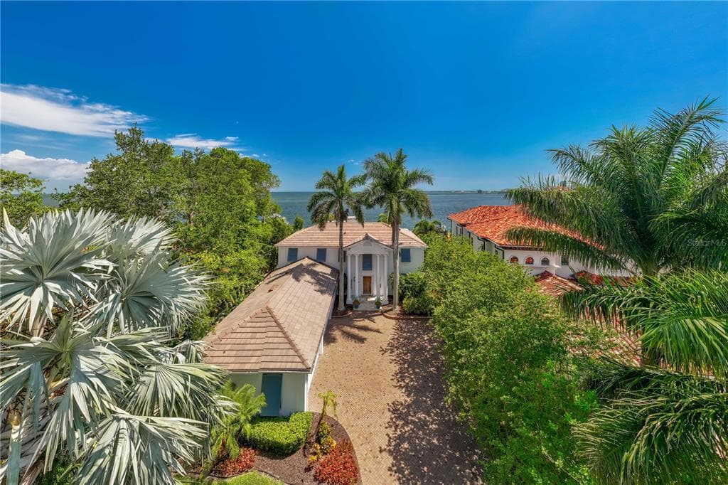 1667 BRIGHTWATERS BOULEVARD NE ST PETERSBURG, FL 33704