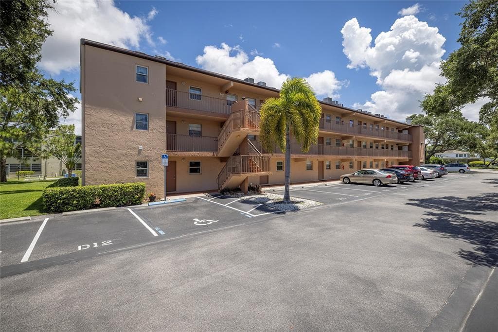 4600 98TH WAY N UNIT 301 ST PETERSBURG, FL 33708