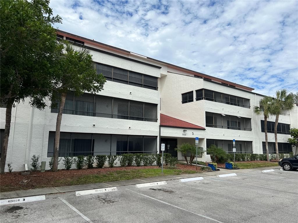 2583 COUNTRYSIDE BOULEVARD UNIT 3213 CLEARWATER, FL 33761