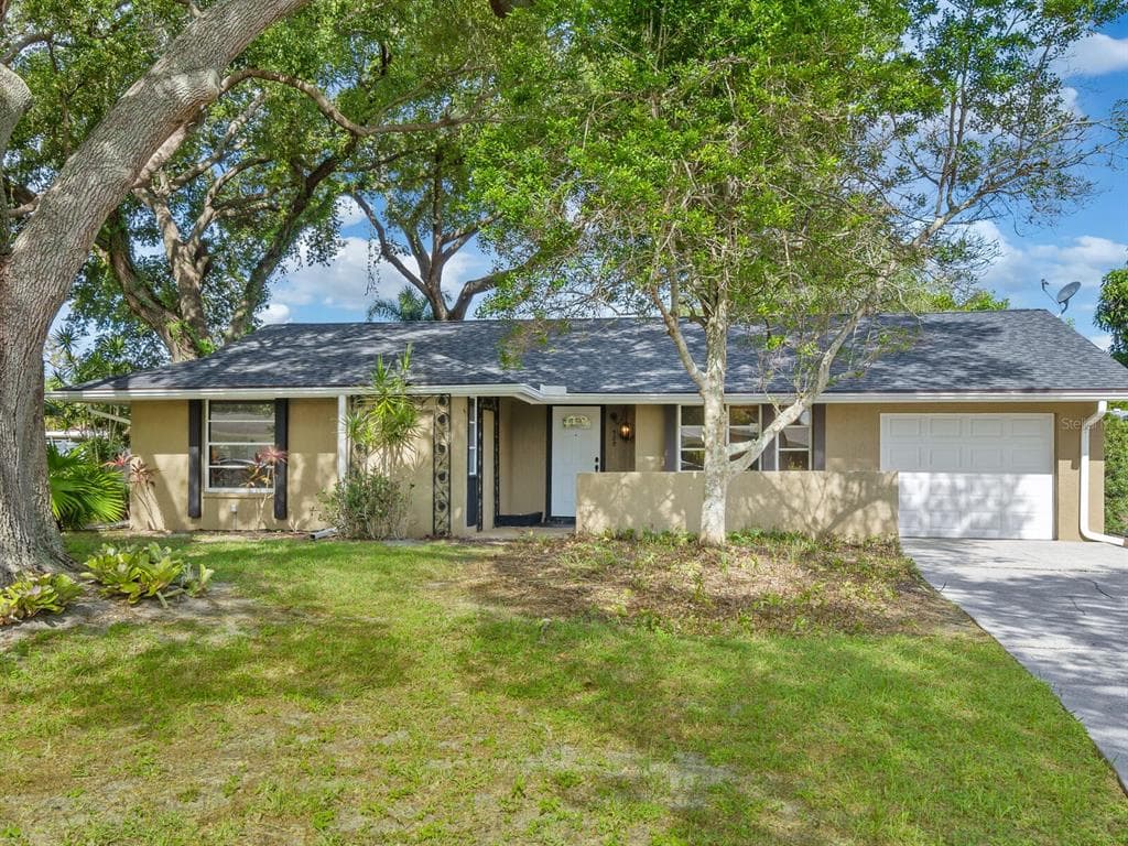 980 RHODES AVENUE SARASOTA, FL 34237