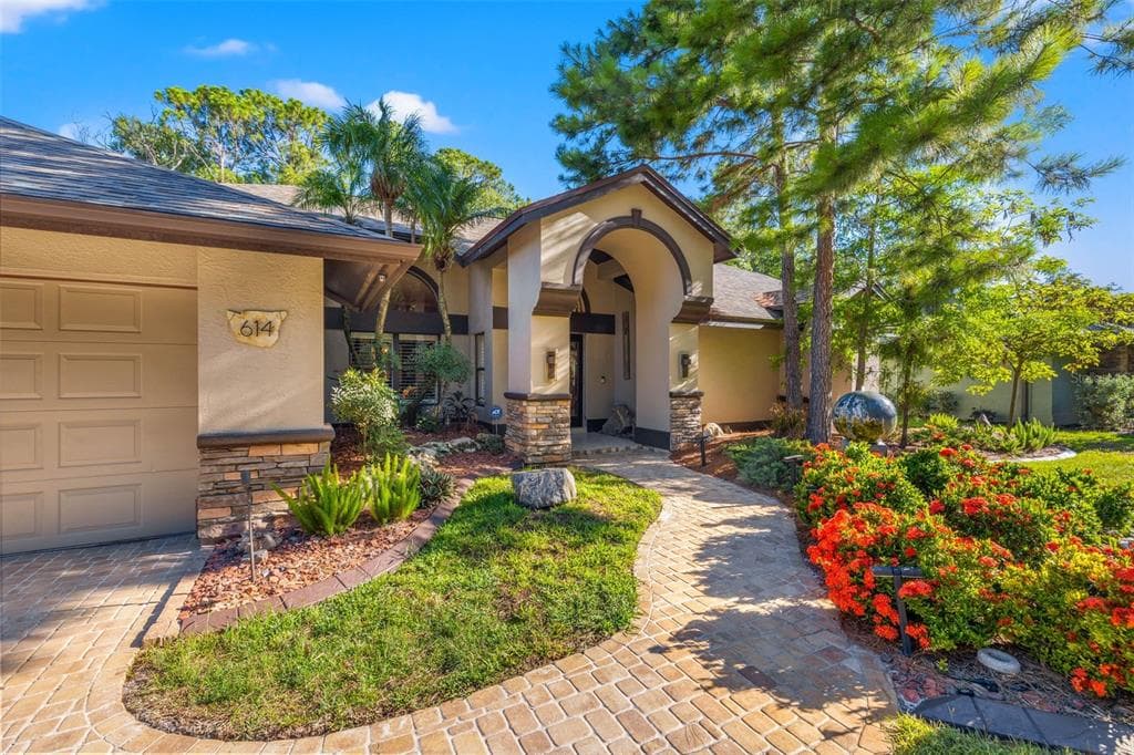 614 WATERFORD CIRCLE E TARPON SPRINGS, FL 34688