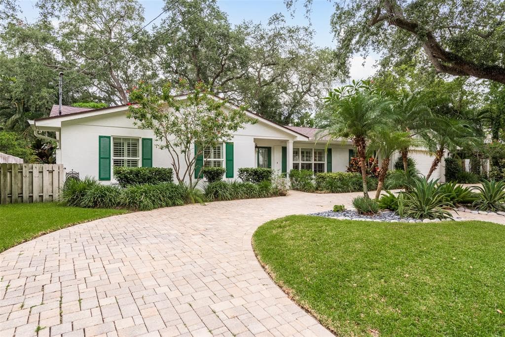 3215 W HAWTHORNE ROAD TAMPA, FL 33611
