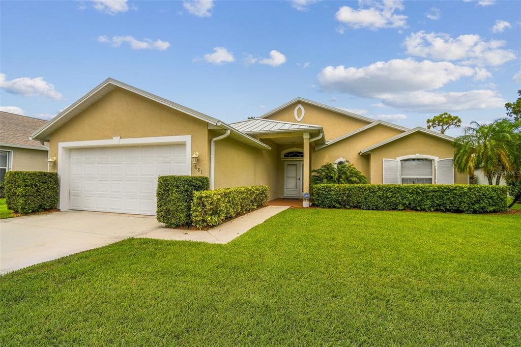 681 COLLIER LAKE CIRCLE SEBASTIAN, FL 32958