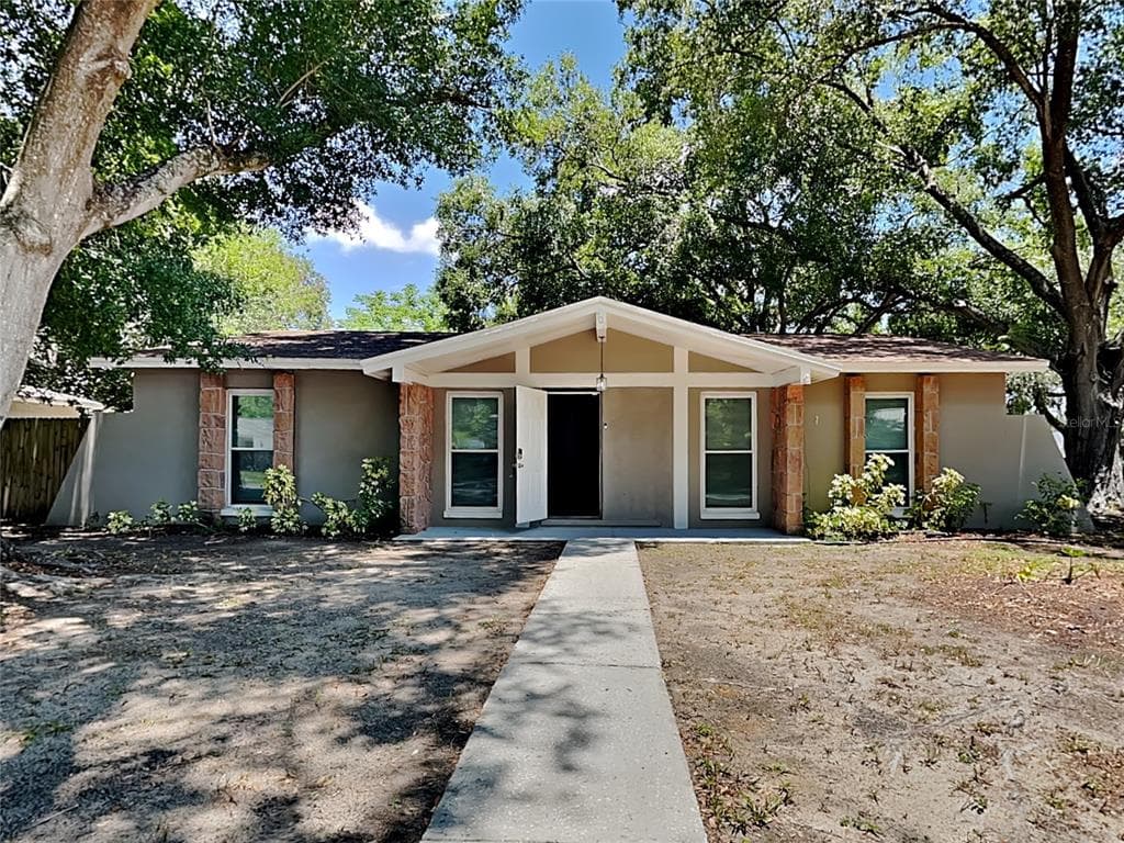 702 FALKIRK AVENUE VALRICO, FL 33594