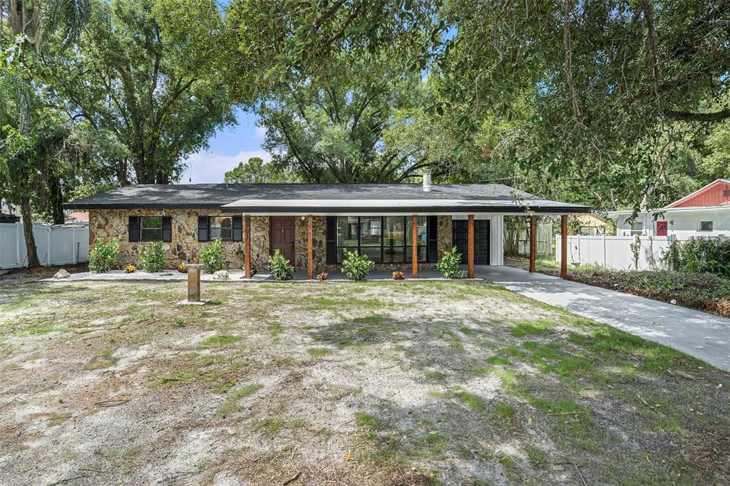 2702 W JUNEAU STREET TAMPA, FL 33614