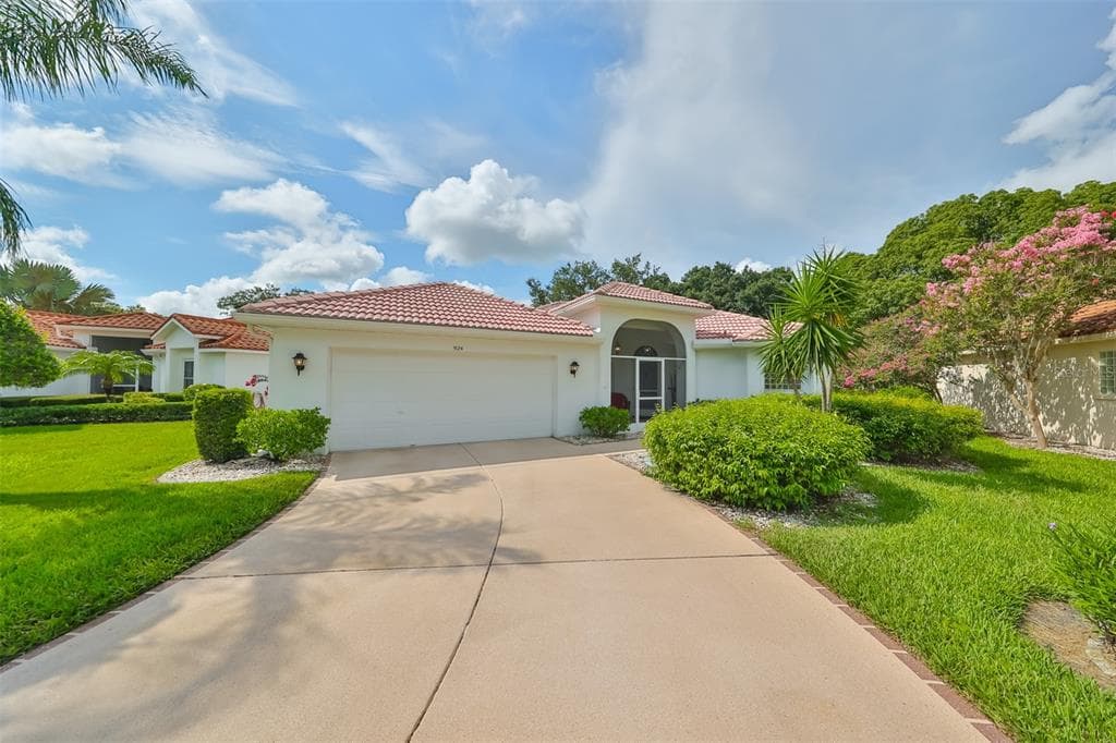 924 KINGS BOULEVARD SUN CITY CENTER, FL 33573