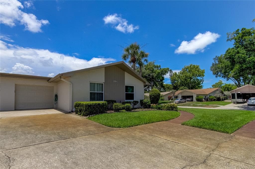 3283 HILARY CIRCLE UNIT 2C PALM HARBOR, FL 34684