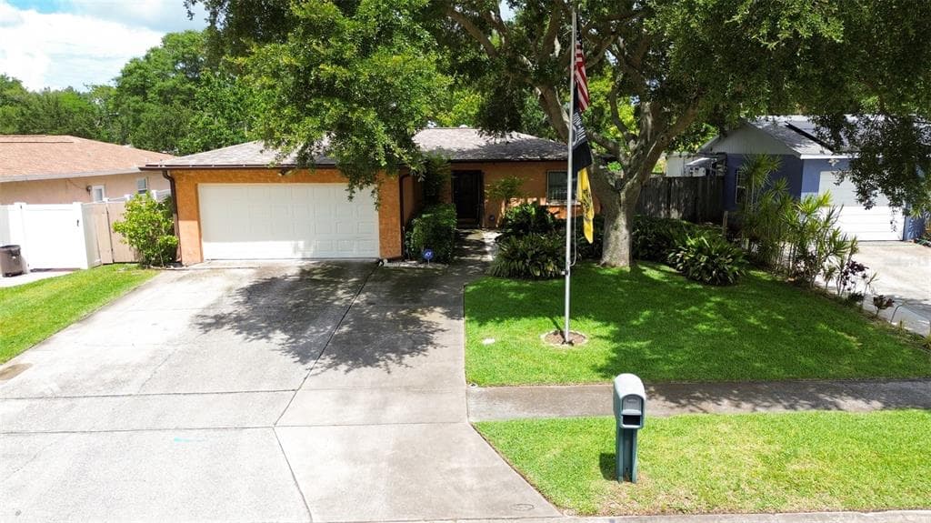 11125 LONGHILL DRIVE N PINELLAS PARK, FL 33782