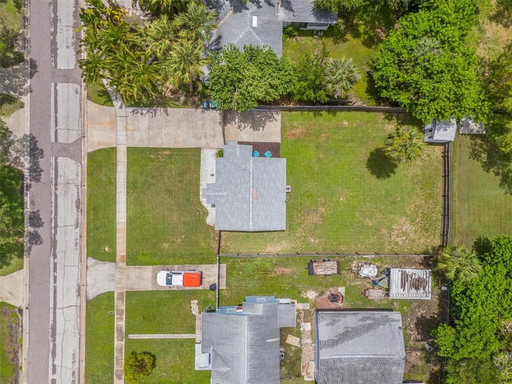 833 60TH AVENUE NE ST PETERSBURG, FL 33703