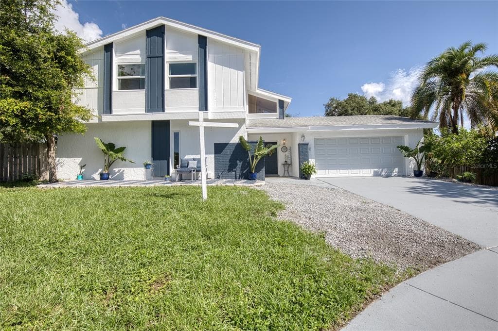 2725 LONG POINT LANE