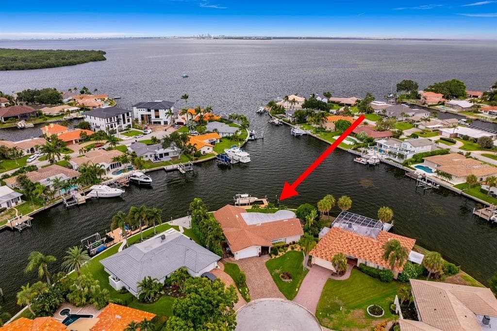 2097 MASSACHUSETTS AVENUE NE ST PETERSBURG, FL 33703