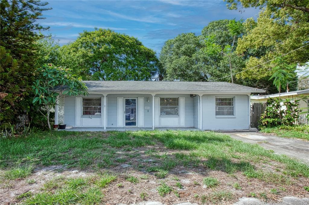 4415 W ROGERS AVENUE TAMPA, FL 33611