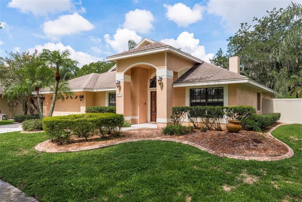 9249 DAYFLOWER DRIVE TAMPA, FL 33647