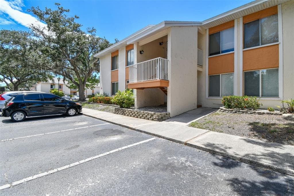 707 99TH AVENUE N UNIT 101 ST PETERSBURG, FL 33702