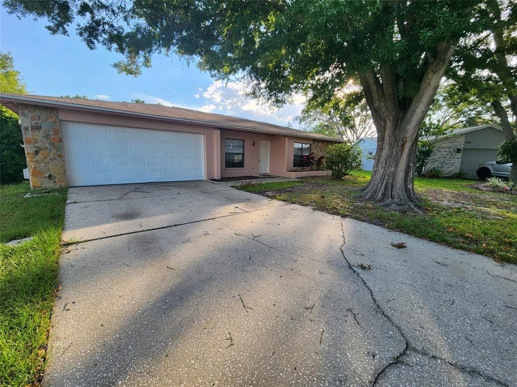4935 PENNSBURY DRIVE TAMPA, FL 33624