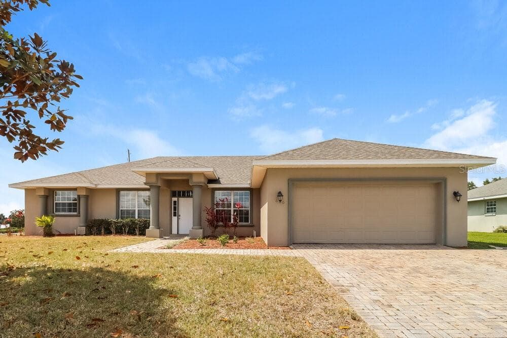 690 COUNTRY WALK COURT EAGLE LAKE, FL 33839