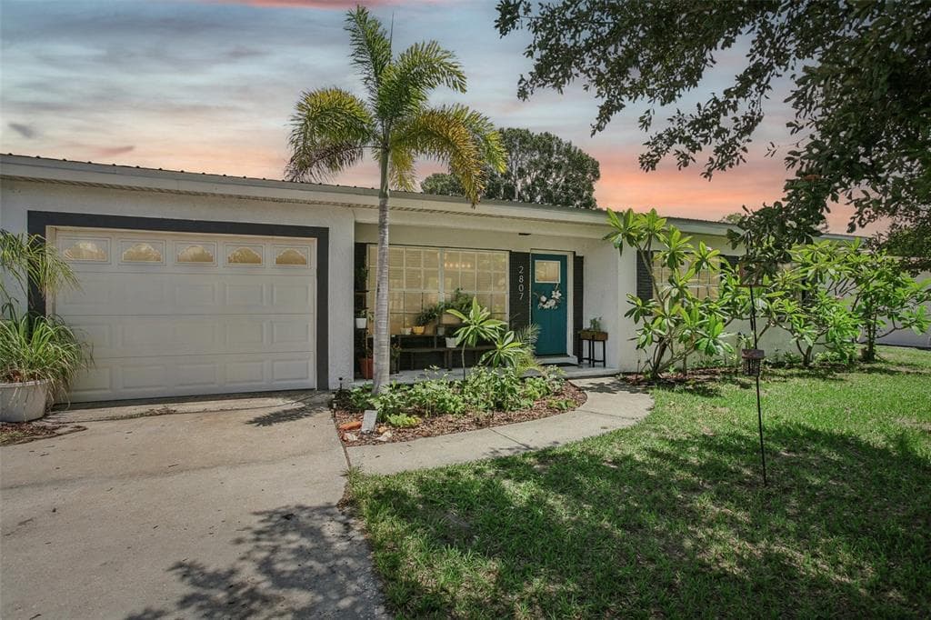2807 W MARQUETTE AVENUE TAMPA, FL 33614