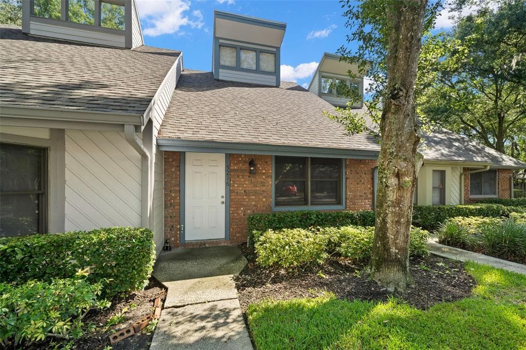 5216 PINE MILL COURT UNIT 5216 TAMPA, FL 33617
