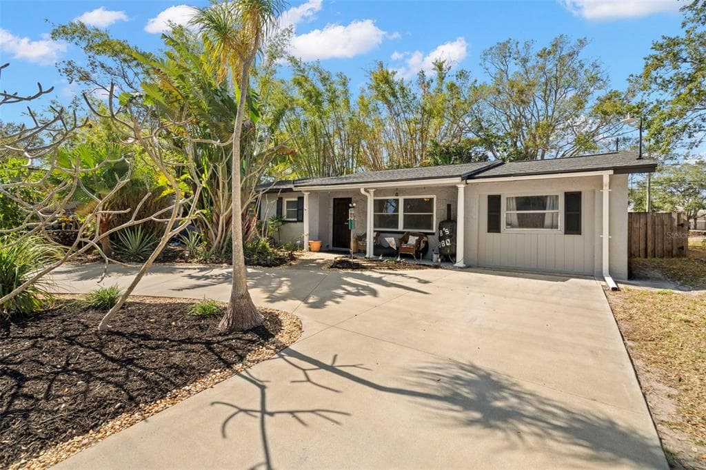 1736 W MANOR AVENUE CLEARWATER, FL 33765