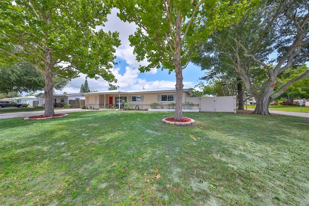 6180 42ND AVENUE N ST PETERSBURG, FL 33709