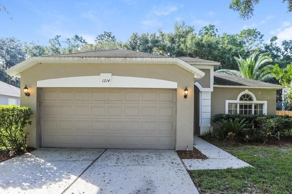 1214 REAGANS RESERVE BOULEVARD APOPKA, FL 32712