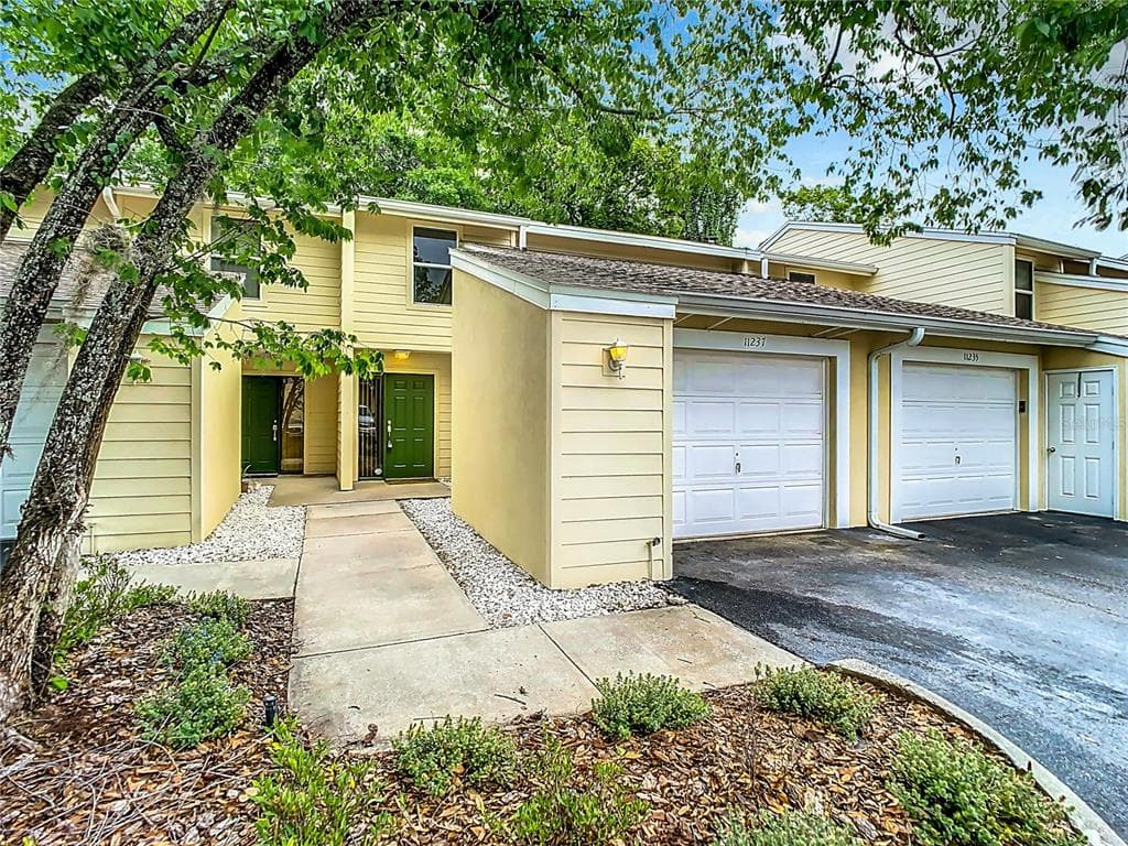 11237 CEDAR HOLLOW LANE TAMPA, FL 33618
