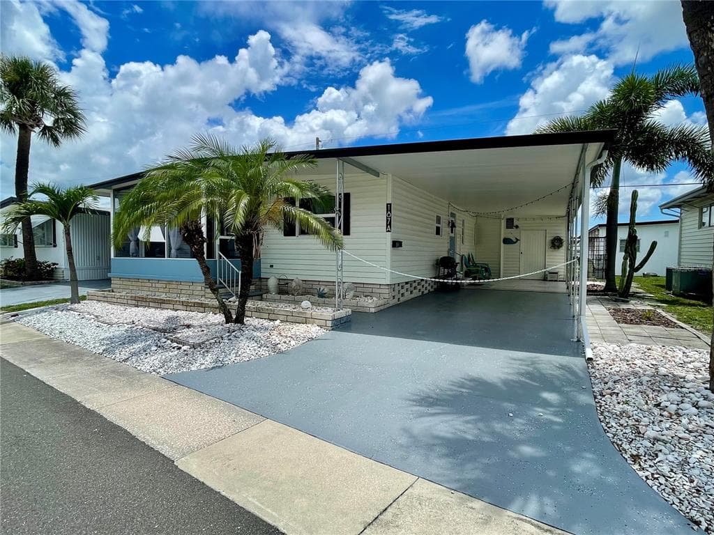 34187A CANAL DRIVE N PINELLAS PARK, FL 33781