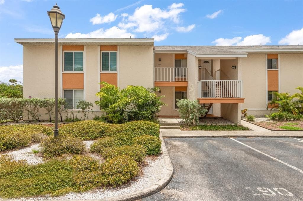 690 99TH AVENUE N UNIT 201 ST PETERSBURG, FL 33702