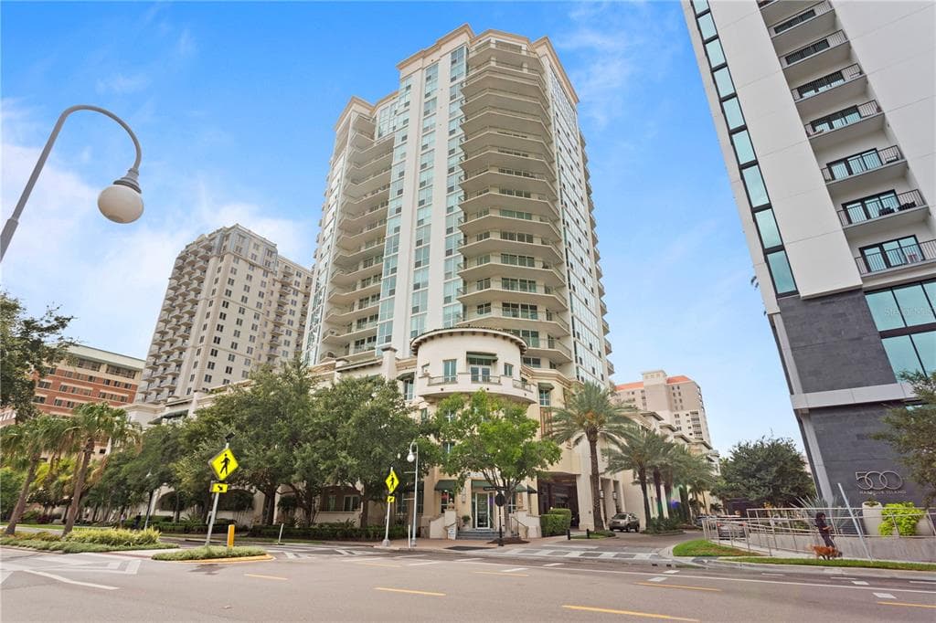 450 KNIGHTS RUN AVENUE UNIT 1105 TAMPA, FL 33602