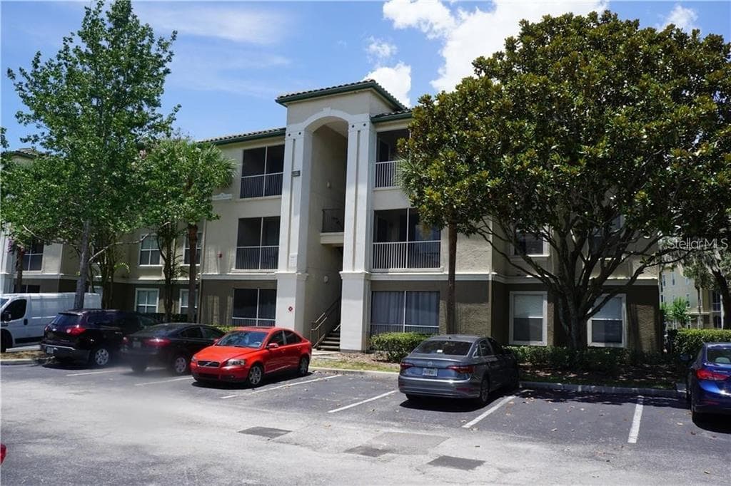 5817 LEGACY CRESCENT PLACE UNIT 302 RIVERVIEW, FL 33578